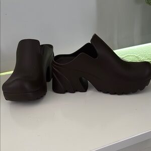 Stylish Women's Black Platform Clogs